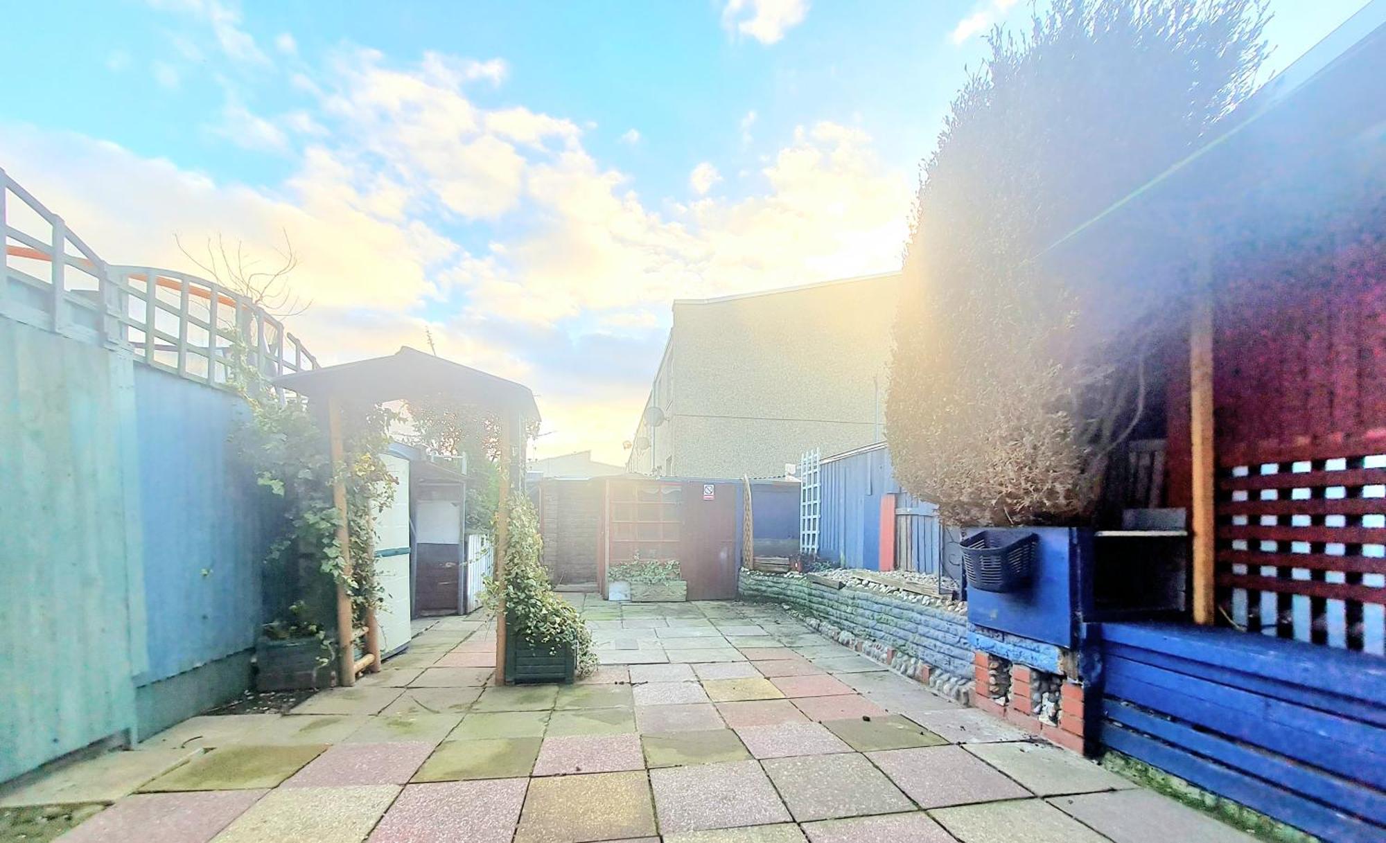Cosy Luxurious 3 Bedroom House, Free Parking, Free Wifi, Private Garden, Free Netflix Havering Eksteriør bilde